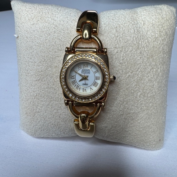 Women's Vintage Anne Klein Gold Tone Swiss Made Wristwatch & crystal rhinestones - Picture 3 of 10